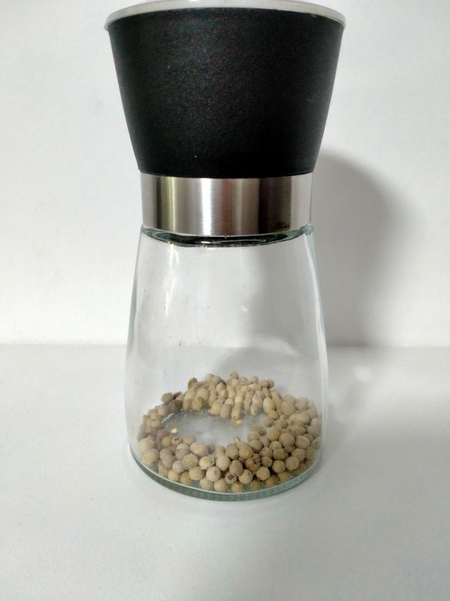 厨房神器_手动胡椒粉研磨器！