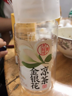 轻上金银花凉茶