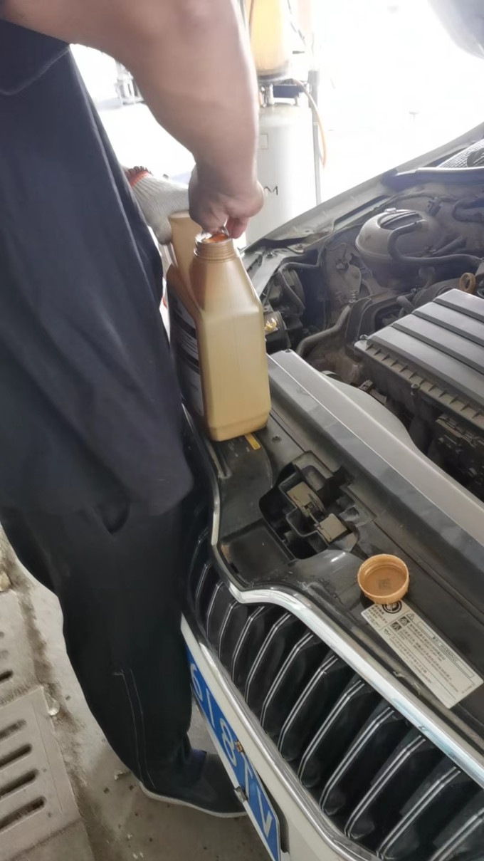 给一万多的汽车安排上金标机油