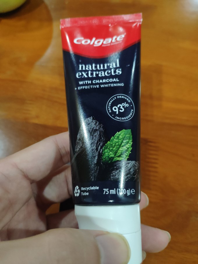 高露洁牙膏