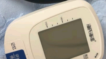 海氏海诺 电子血压计上臂式血压仪家用自测背光大屏显示语音播报一键操作可电池可插电 AXD-808