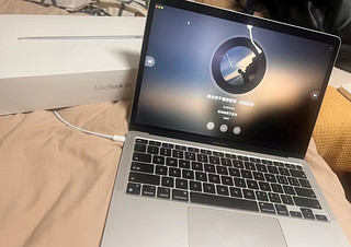 非常轻便的一款Macboook，适合办公使用，轻度自媒体使用