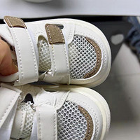 婴幼儿的网面鞋子