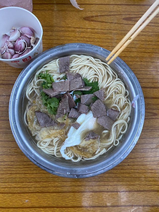 老家信阳排队半小时吃到的15元西关牛肉面分享！