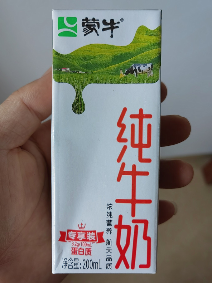 蒙牛纯牛奶照片图片