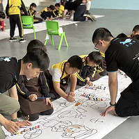  儿童节幼儿园涂鸦画布百米长卷！