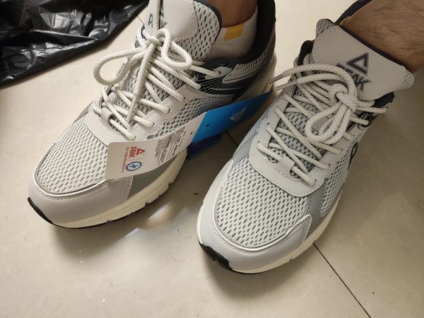 匹克运动鞋很棒！