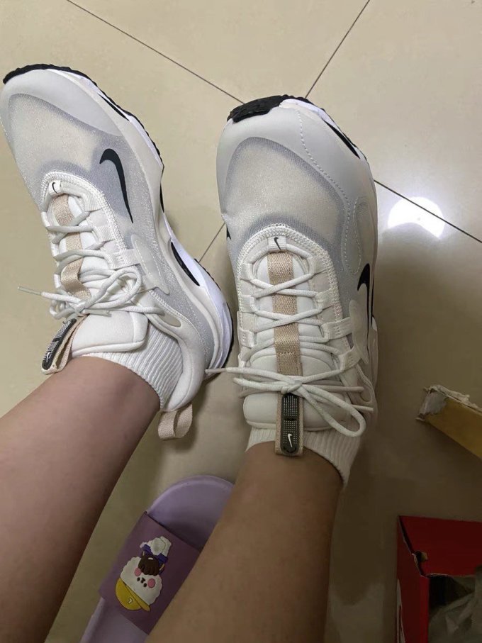 nike耐克spark女子运动鞋:轻盈透气,缓震舒适