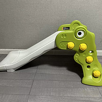 Babycare儿童折叠滑滑梯是一款专为家用室内设计的宝宝玩具，具有小型、二合一多功能和易收纳的特点
