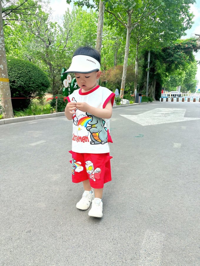 奥特曼童装