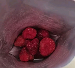 良品铺子草莓脆
