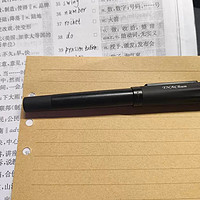 这款钢笔以其独特的木杆设计和55°弯尖美工笔头，为用户带来卓越的书写体验。