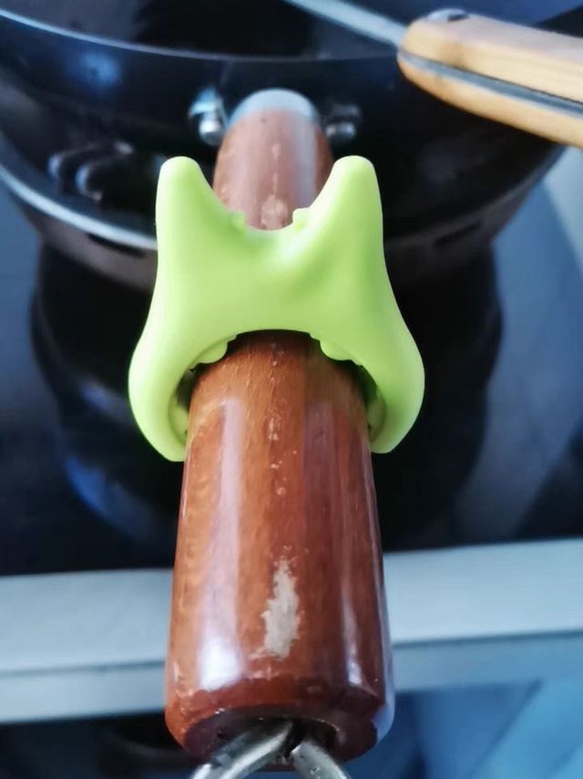 小恶魔护铲架家用免打孔厨房炒菜菜铲创意一体式防烫出锅铲置物架