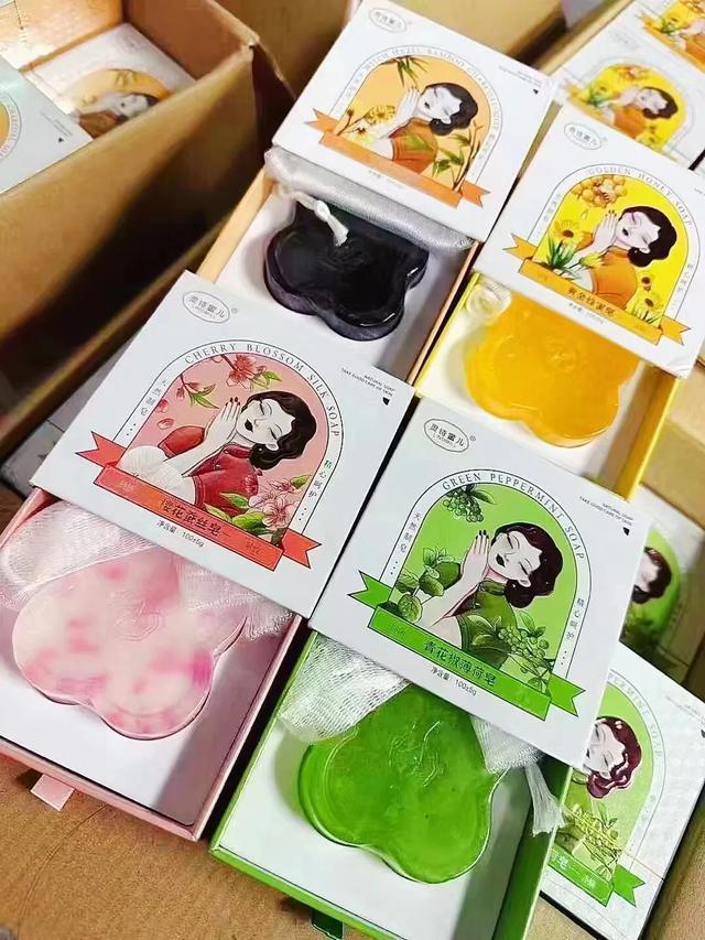 解密女性护肤：10个简单步骤打造完美肌肤