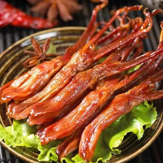 久久丫大鸭舌，甜辣交织，一吃就停不下来