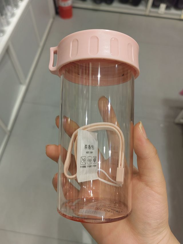 这个杯子十块钱。
