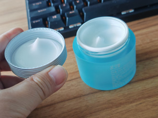 艾珂薇N4修复面霜包装还是凸显高级感