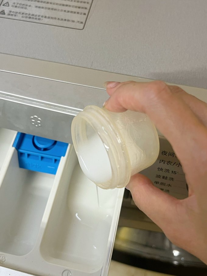 蓝月亮柔顺剂怎么样 温柔呵护衣物,感受春夏的浪漫气息 98_什么值得