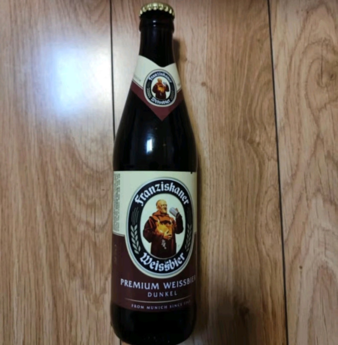 范佳乐教士啤酒:德国小麦白啤,口感清爽,麦芽香浓