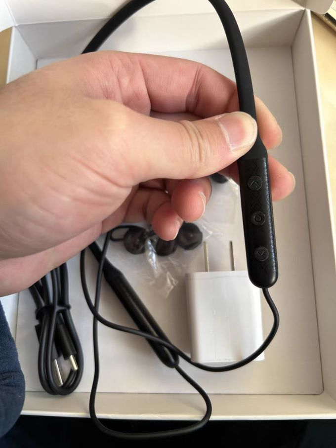 edifier漫步者w200bt free无线蓝牙耳机颈挂脖式运动降噪入耳式