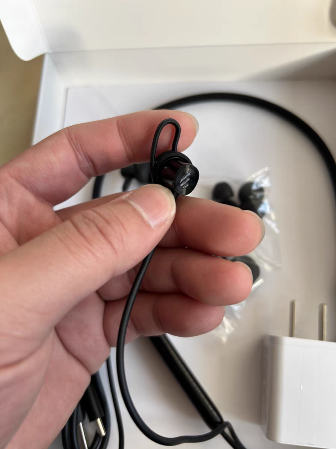 edifier漫步者w200bt free无线蓝牙耳机颈挂脖式运动降噪入耳式