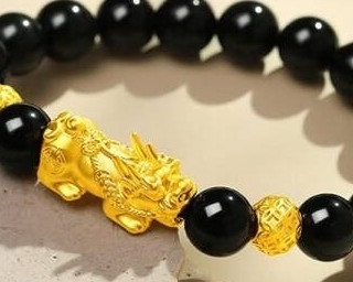 中国黄金黄金手链男款足金貔貅手串：男士父亲节的完美礼物