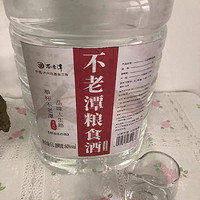 四川泸州的糯红高粱散装白酒