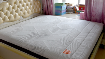8H 小金刚床垫：天然乳胶与独立弹簧共筑的舒适睡眠之选