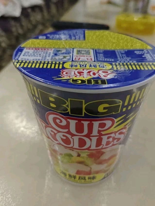 日清方便面，海鲜味很好吃！