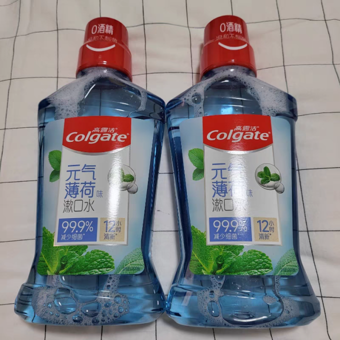 高露洁漱口水