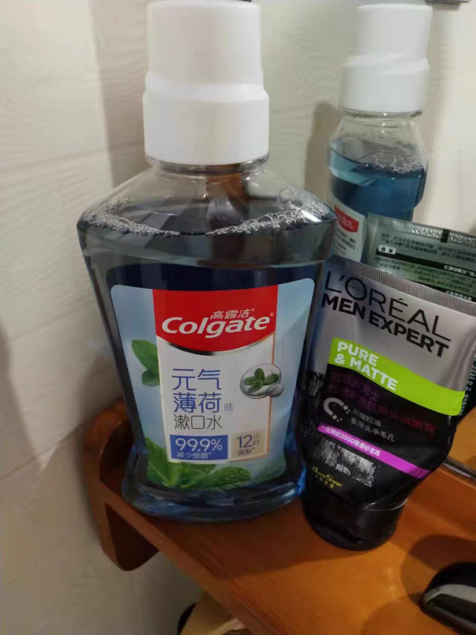 高露洁漱口水
