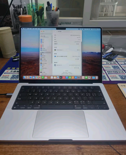 Apple/苹果AI笔记本/2023MacBookPro14英寸M3(8+10核)16G512G 银色笔记本电脑Z1A900049【定制】