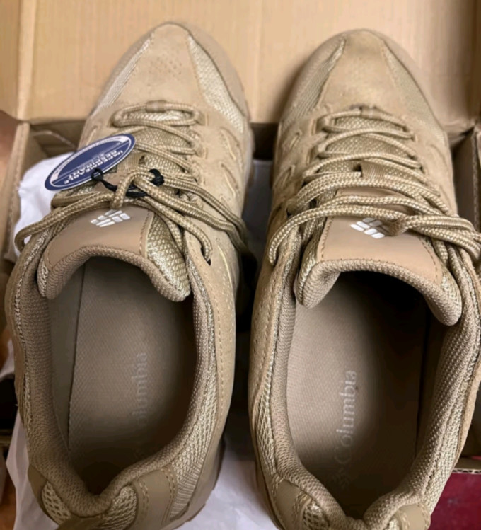 哥伦比亚徒步鞋