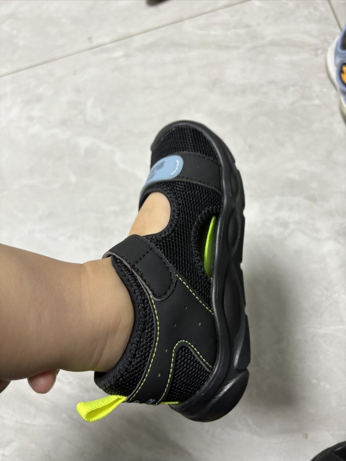 儿童凉鞋