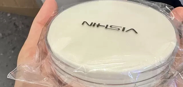 Vishin玩奢净透滚轮修颜霜，一款独特的滚轮DD粉底液