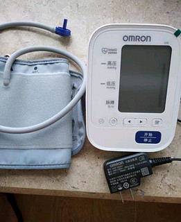 欧姆龙（OMRON）电子血压计家用上臂式医用血压仪大屏背光款测血压测量仪U30