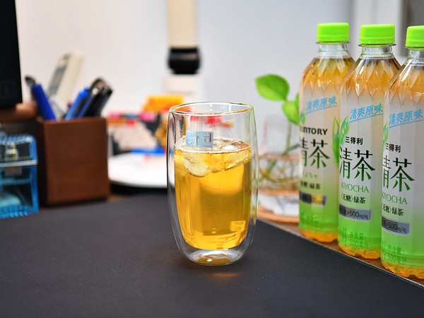 清爽一夏，原味绿茶：三得利（Suntory）0糖0脂清茶