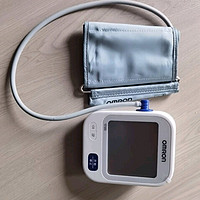 【行业热销】欧姆龙（OMRON）电子血压计家用上臂式医用语音款测量血压仪大画面礼物实用送老人U726J