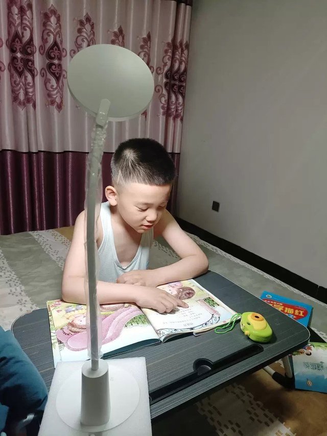 雷士护眼灯