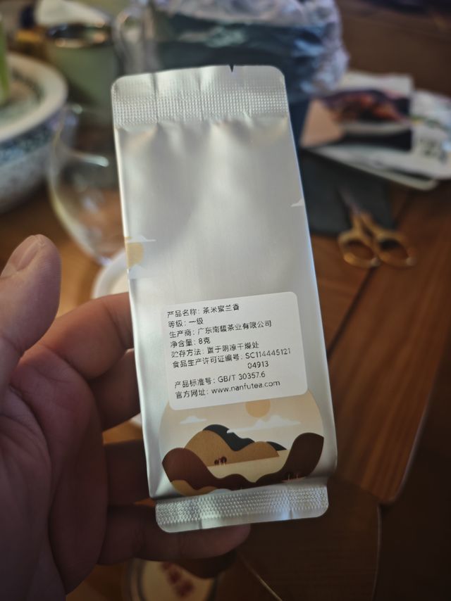 乌龙茶；南馥茶米蜜兰香，越来越能喝碳了