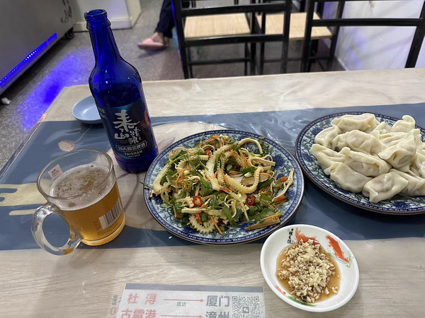 夏日啤酒，清凉解渴，是夏季消暑的佳品。