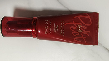 谜尚大红BB霜——遮瑕保湿，持久不易脱妆的完美之选