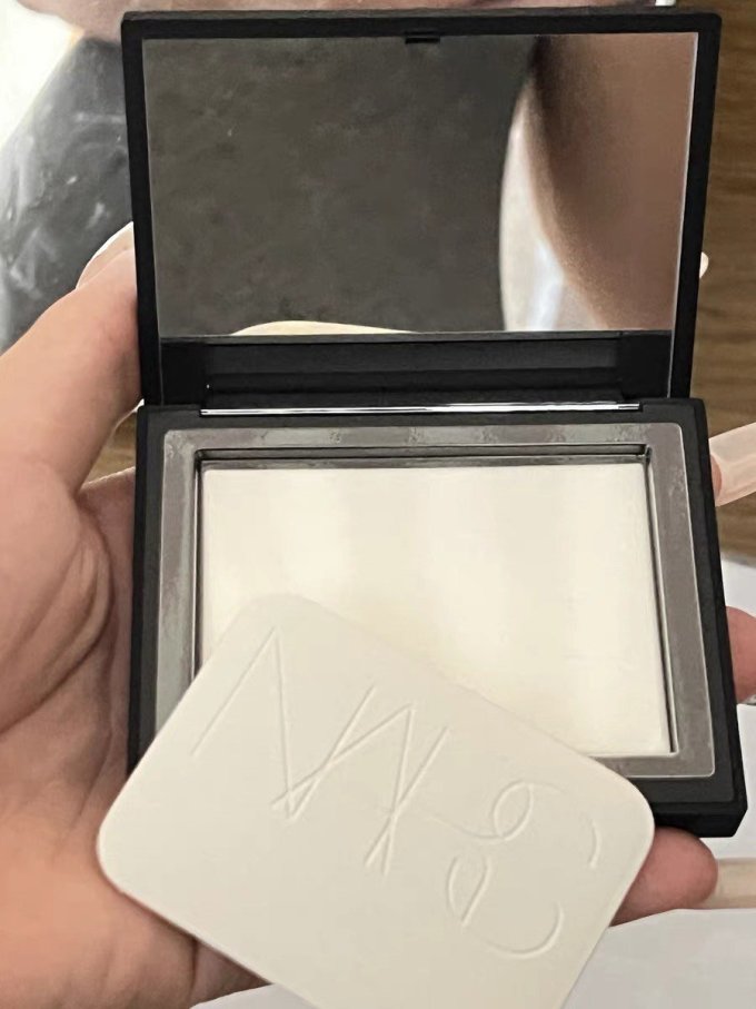 纳斯定妆产品