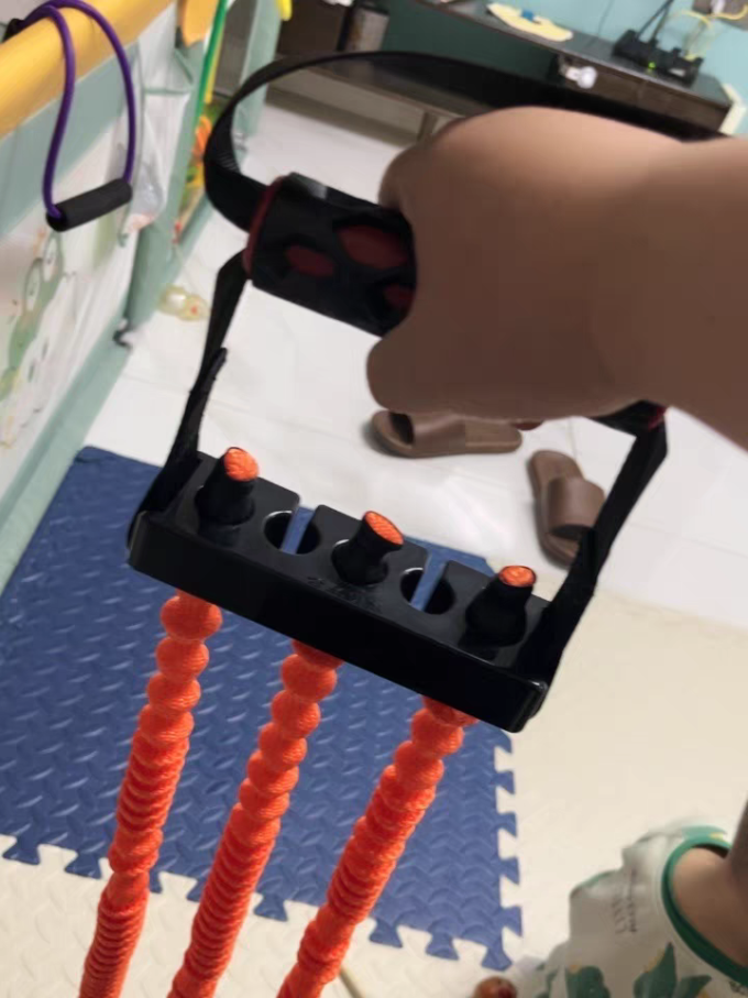 钢铁肌肉运动器材