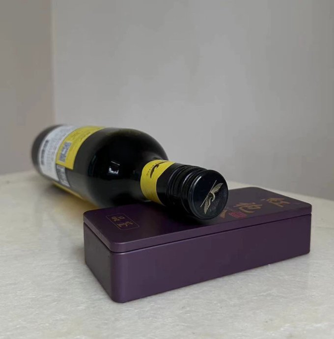 纷赋红葡萄酒
