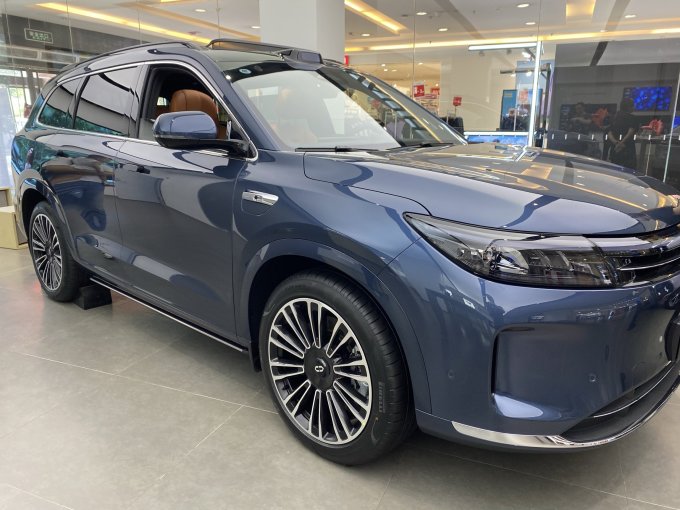 问界大型SUV