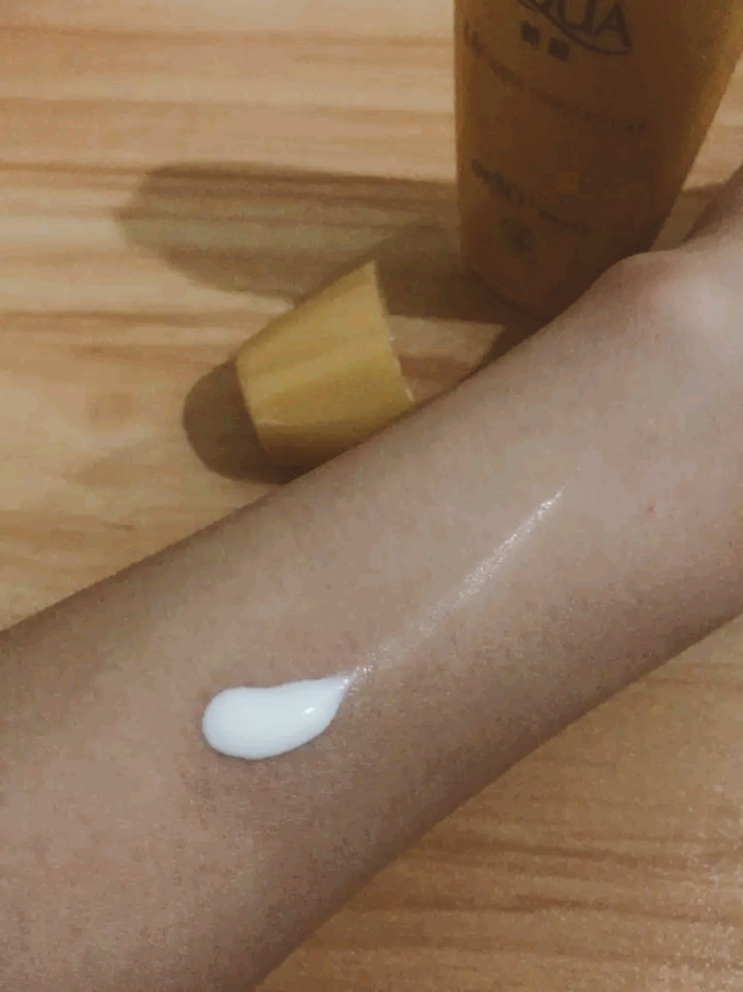 新碧面部防晒