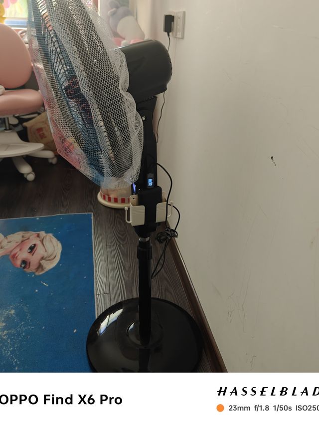 给永速电风扇挂了个置物盒