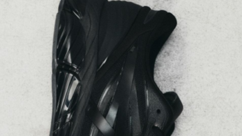 Studio Nicholson的极简美学理念的ASICS联名跑鞋
