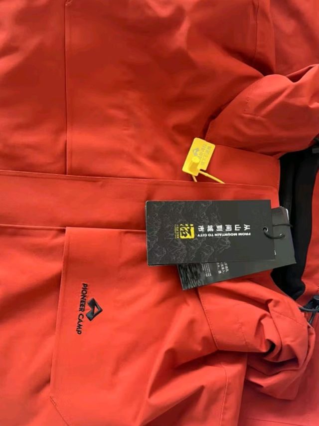 探路者的冲锋衣真硬核